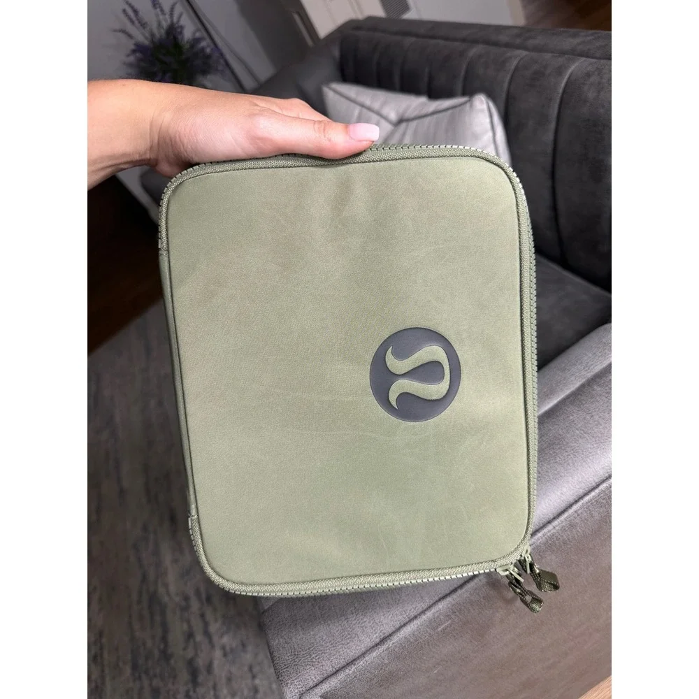 Lululemon New Crew Lunch Box 3.5L olive Green Insulated Cooler Bag Logo Zip Case